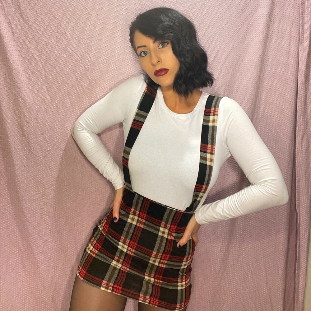 Plaid pinafore/suspender dress. New without tags 🖤